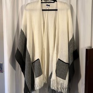 𝟱/$𝟮𝟬 𝗕𝘂𝗻𝗱𝗹𝗲 & 𝗦𝗮𝘃𝗲 Apt 9 Shawl Sweater/Blanket Wrap